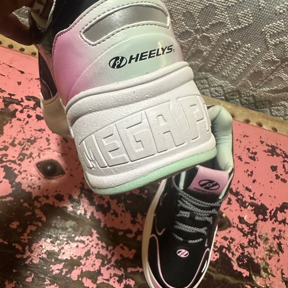 Heelys Women's Black and Pink Sneakers Sz 11 - Picture 5 of 8